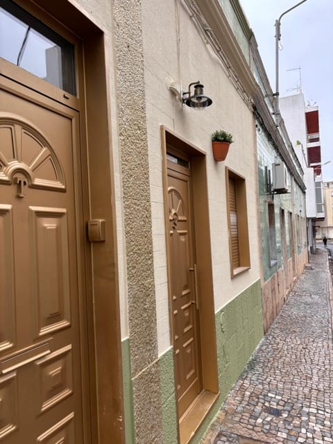 Property building, Day, Neighbourhood, Street view