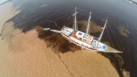 MV Desafio Angelegtes Boot in Manaus