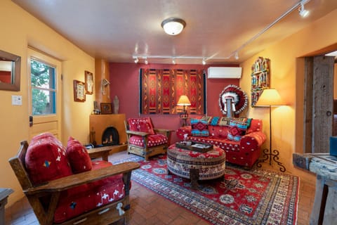 Bonitas Casita, 2 Bedrooms, Patio, Hot Tub, Pet Friendly, Sleeps 4 House in Santa Fe