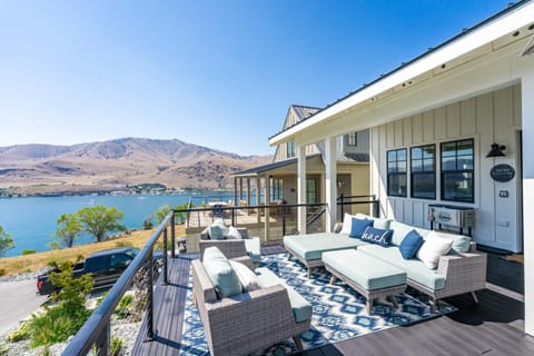 Shore Beats Work #100 House in Chelan (In Town)