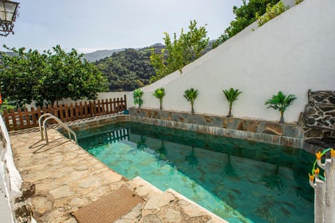 Mountain view, Pool view, Swimming pool