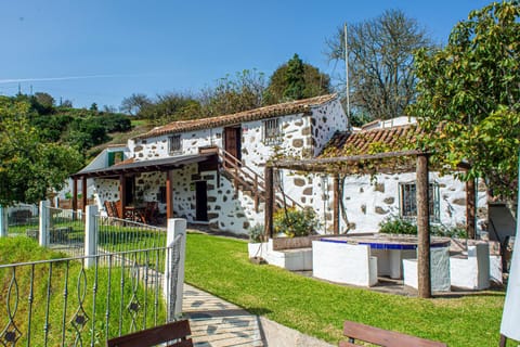 Property building, Day, Garden, Garden view