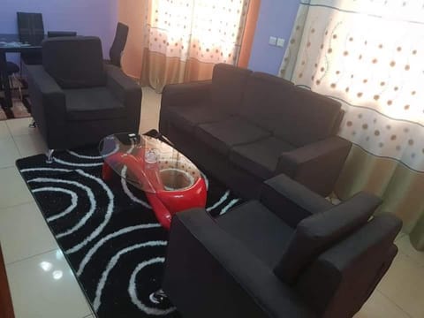 LE MILAN ( appartements et chambres meublés ) Eigentumswohnung in Douala