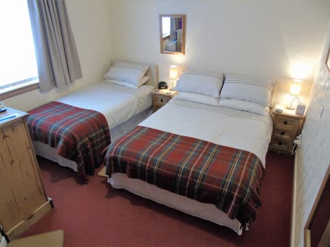 Jomarnic B&B Bed and Breakfast in Lossiemouth