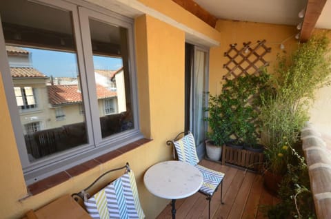 LE DIX Duplex historical center balcony with view and air conditioning Apartment in Aix-en-Provence