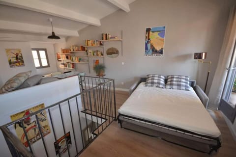 LE DIX Duplex historical center balcony with view and air conditioning Apartment in Aix-en-Provence