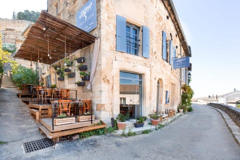 Property building, Patio, Day, Street view