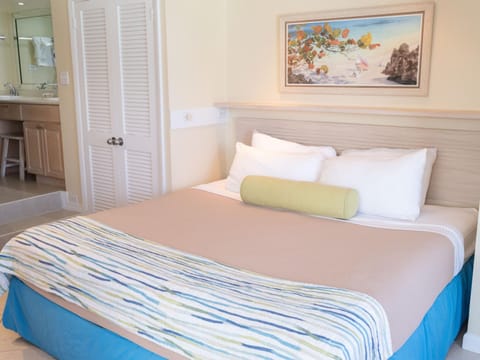 Deluxe Sea View Villas at Paradise Island Beach Club Resort Chalet in Nassau