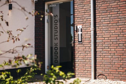 Dudok Studio's Arnhem-Oosterbeek Condo in Arnhem