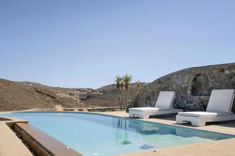 Patio, Day, Natural landscape, Seating area, Mountain view, Pool view, Swimming pool, Swimming pool, sunbed