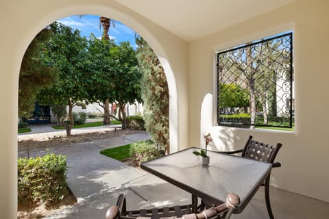 Deluxe King Casita Condo with Access to Outdoor Resort-Style Pool condo Copropriété in Indian Wells