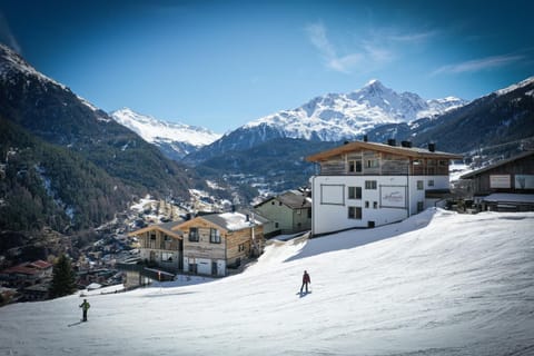 Skiing, Mountain view