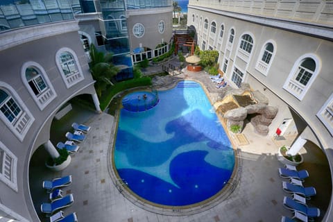 Swimming pool, Swimming pool