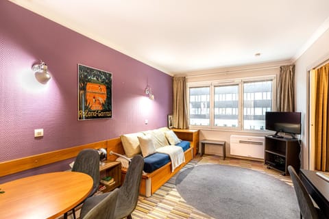 Bed, Evening entertainment