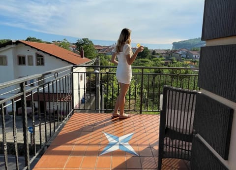 Natural landscape, View (from property/room), Balcony/Terrace, City view, Mountain view, Street view