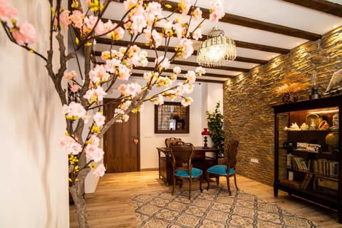 Lobby or reception, Internal: Not applicable to any particular room