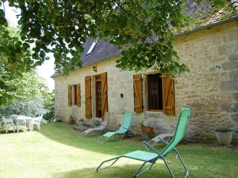 Gîte Auriac-du-Périgord, 4 pièces, 8 personnes - FR-1-616-123 House in Montignac