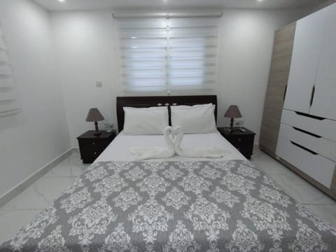 Seafront - 2 bedroom Modern Condo in Germasogeia