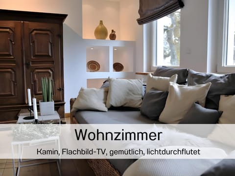 Living room, Photo of the whole room, Seating area