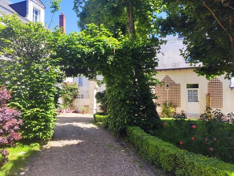 Property building, Facade/entrance, Garden