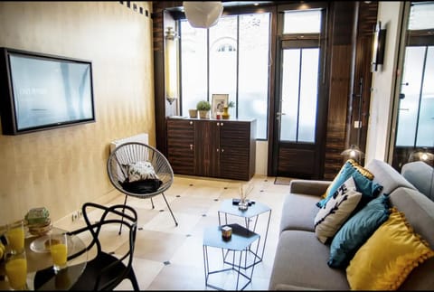 Studio boisé à 2 pas du jardin du Luxembourg Apartment in Paris
