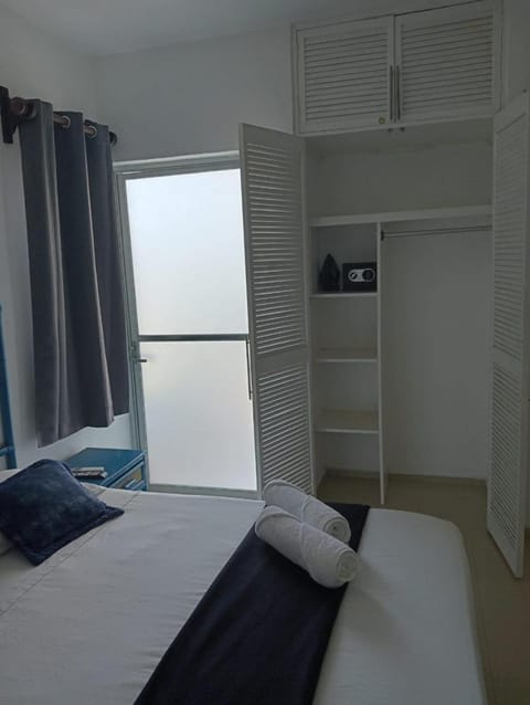 Magnifico Departamento, cocina equipada, 2 Recamaras 2 Baños , hasta 6 Personas, 3 albercas, playa a 50 mts wifi, aire acondicionado Condo in Manzanillo