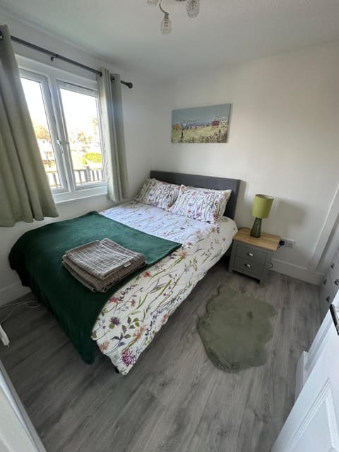 92 Lake View Chalet in Wales