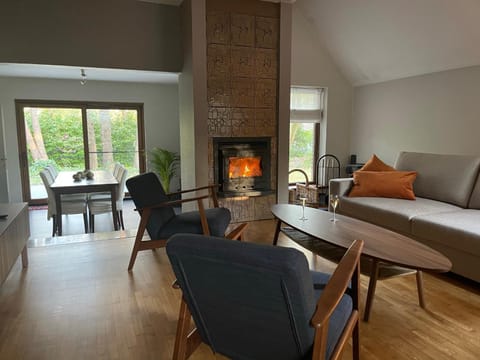 Seating area, flat iron