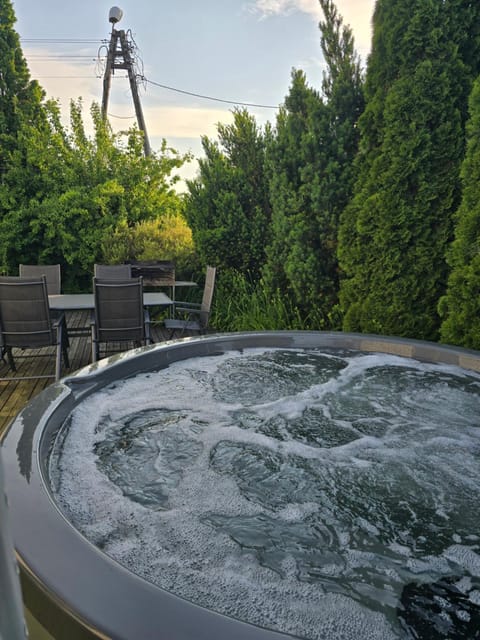 Baza Lipusz jacuzzi Villa in Pomeranian Voivodeship