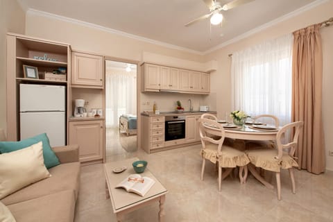 Kitchen or kitchenette, Living room, Diving