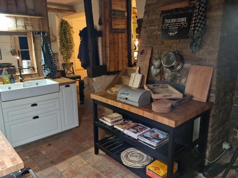 Kitchen or kitchenette, Breakfast, minibar, pet friendly, stove