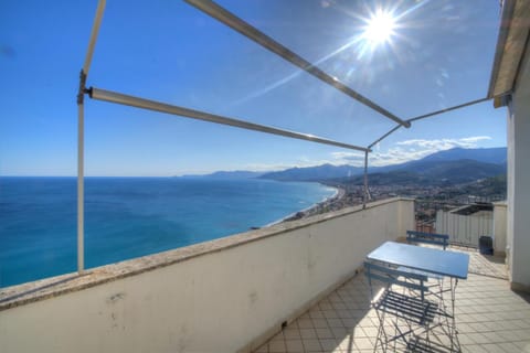 Villa Ischia Attico sul mare a Verezzi Apartment in Borgio Verezzi
