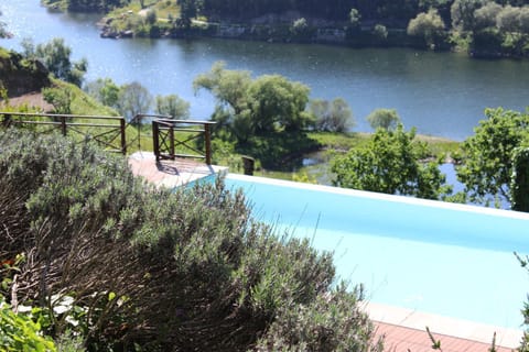 "Bouça Drigues" Casa antiga de pedra com piscina e vista rio House in Porto District