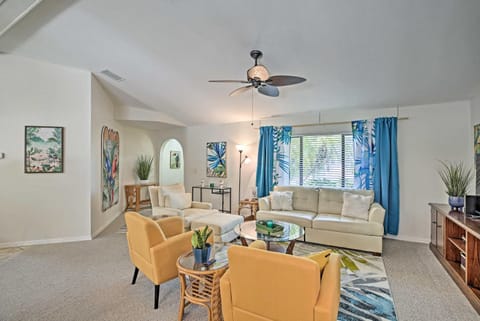 Pet-Friendly Beach Abode with Pool, Grill and Lanai! Casa in Cape Coral