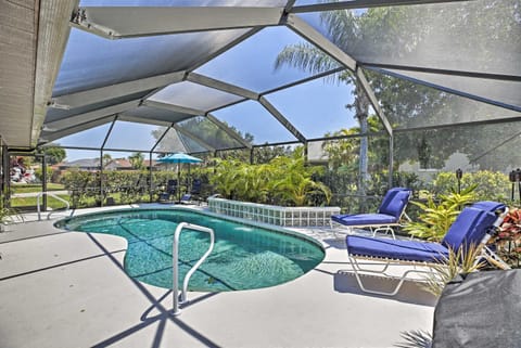Pet-Friendly Beach Abode with Pool, Grill and Lanai! Haus in Cape Coral