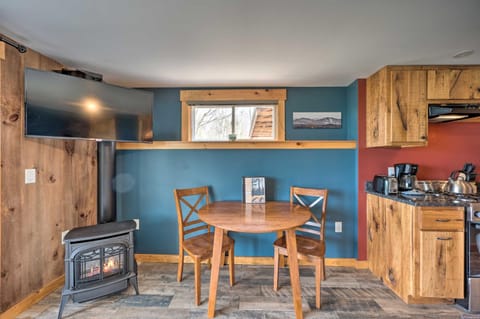 Cozy Condo Ski-In and Out with Burke Mountain Access! Copropriété in Burke