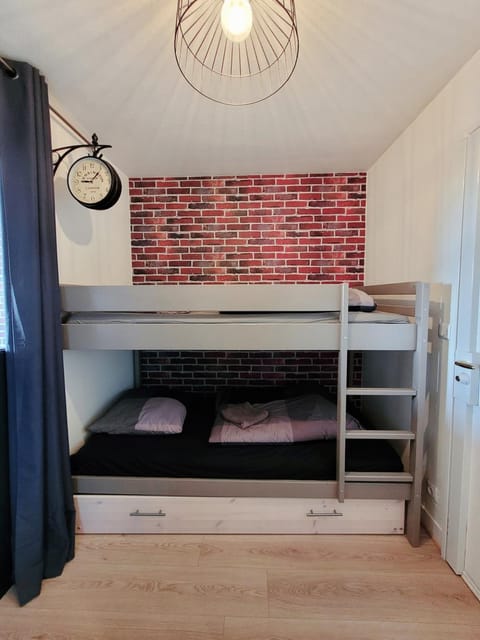 Bed, bunk bed