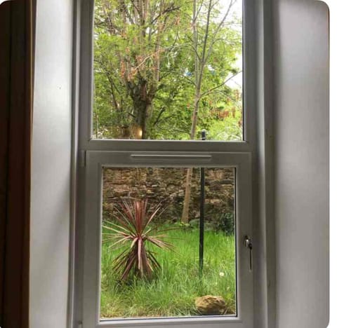 3 Bed Central Apartment - Pet Friendly & Parking Apartment in Edinburgh