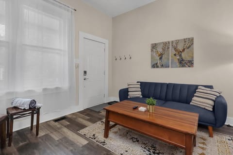 Modern 2BR near DT, 8min walk to Park&Conservatory House in Ohio