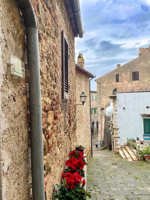 Neighbourhood, Landmark view