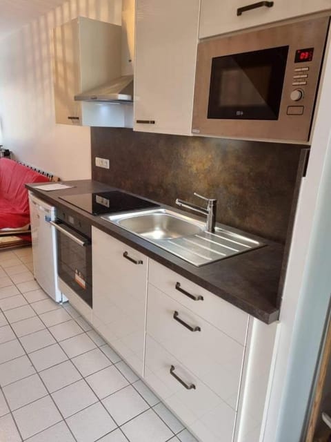 Eléonore, F2 en duplex avec cour commune et proche de la mer, 3 Apartment in Normandy