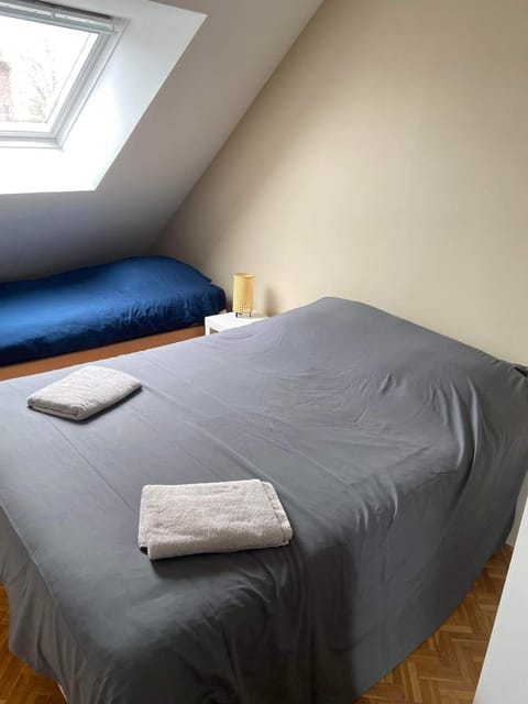 Eléonore, F2 en duplex avec cour commune et proche de la mer, 3 Apartment in Normandy