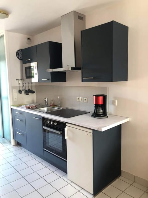 Kitchen or kitchenette, minibar, pet friendly, stove