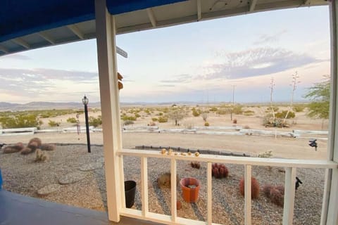 King's Comedy House, panoramic desert view & pool Maison in Twentynine Palms