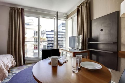 GuestReady - Studio cosy près du métro Apartment in Issy-les-Moulineaux