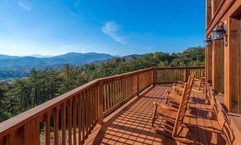 Splash Mountain Magic House in Sevier County