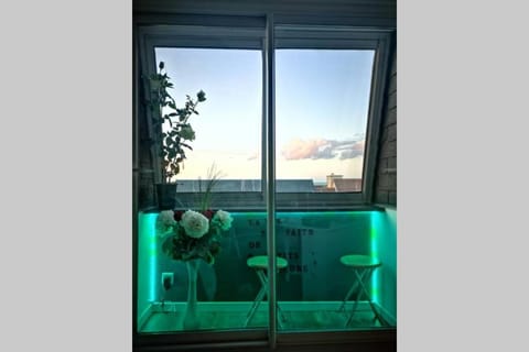 Studio vue mer 180° à 200 m de la plage en Normandie +parking Apartment in Courseulles-sur-Mer