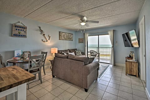Oceanfront Ormond Beach Getaway with Balcony! Eigentumswohnung in Ormond By The Sea