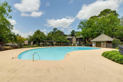 Lakeview Condo with Resort Pool 2 Miles to Golf! Condo in Pinehurst