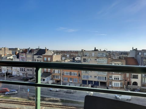 Balcony/Terrace, City view, Street view